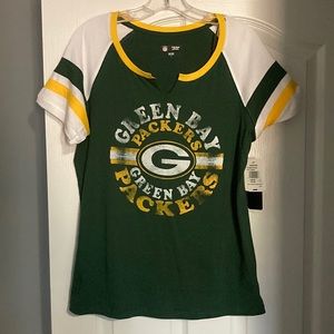 Women “Green Bay Packers” split scoop shirt. Size L.